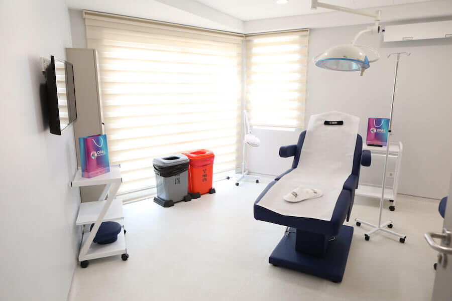 Комната трансплантации волос клиники UnitedCare
