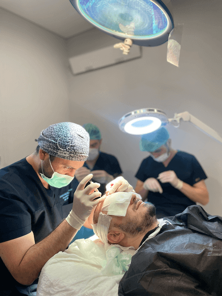 Dermatologe Haartransplantation utkan-kiziltac