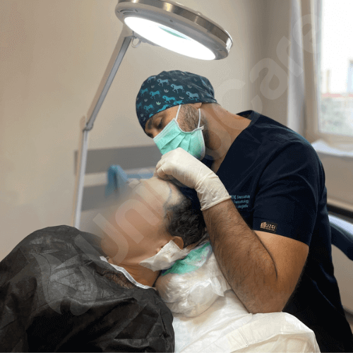 Dr. Utkan Kiziltac drawing the natural hairline